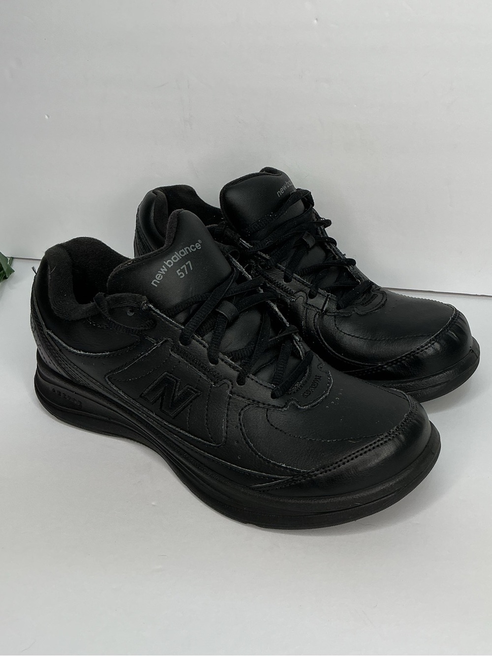 New Balance 577 Style Comfort Walking Sneakers Rubber Outsole Triple Black 8.5.